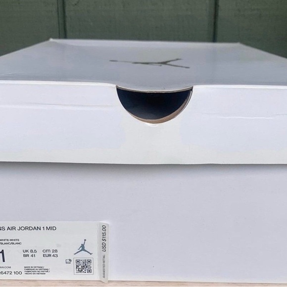 Air Jordan 1 Mid Triple White Patent Swoosh BQ6472-100 Women’s Size 11 Mens 9.5 - Picture 12 of 12